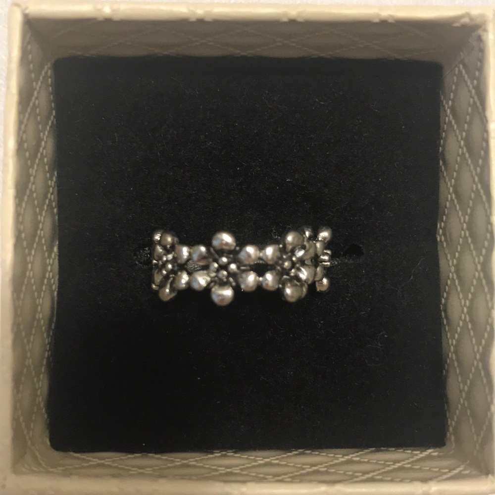 Sliver Tone Flower Ring